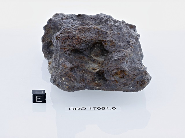 Lab Photo of Sample GRO 17051 Displaying East Orientation