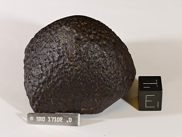 Lab Photo of Sample GRO 17102 Displaying East Orientation