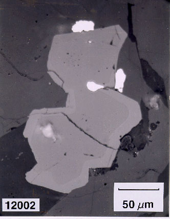 Glomerophyric chromite grains