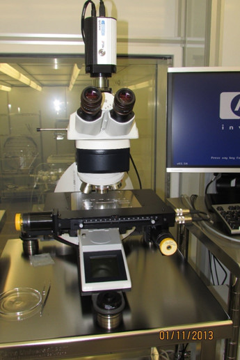 Leica microscope in Genesis lab