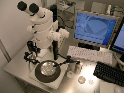 Leica MZ9.5 stereo microscope in Genesis lab