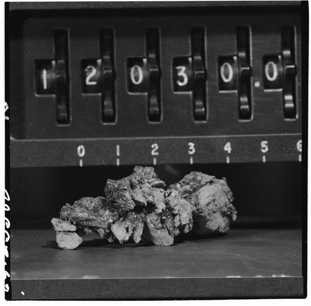 Black and white stereo photograph of Apollo 12 Sample 12030.