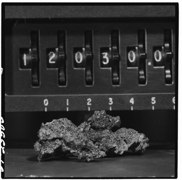 Black and white stereo photograph of Apollo 12 Sample 12030.