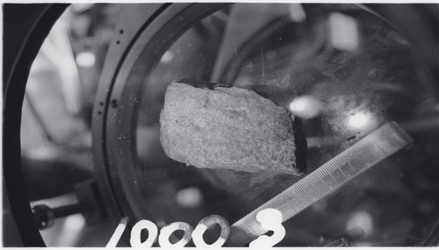 Black and white Processing photograph of Apollo 11 Sample(s) 10003.