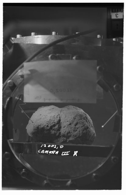 Black and white stereo photograph of Apollo 12 Sample 12002,0 using Camera III angle R.