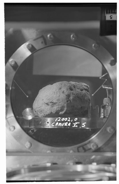 Black and white stereo photograph of Apollo 12 Sample 12002,0 using Camera V angle S.