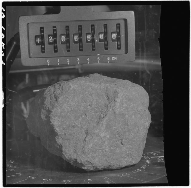 Black and white stereo photograph of Apollo 12 Sample 12065,0.