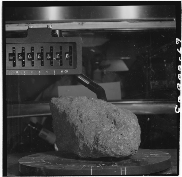 Black and white stereo photograph of Apollo 12 Sample 12063,0.