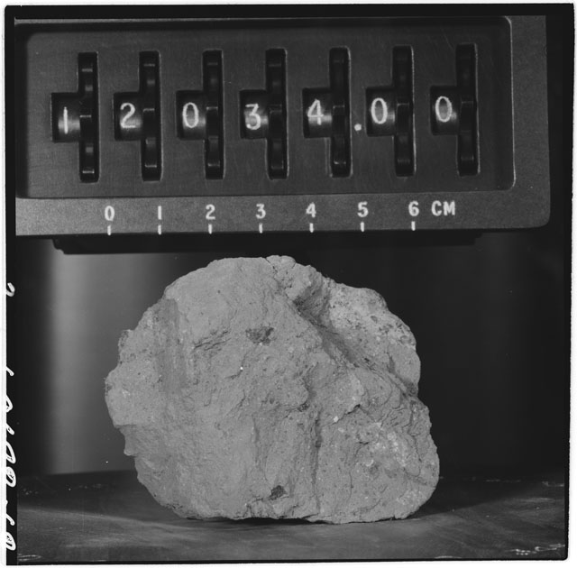 Black and white stereo photograph of Apollo 12 Sample 12034,0.
