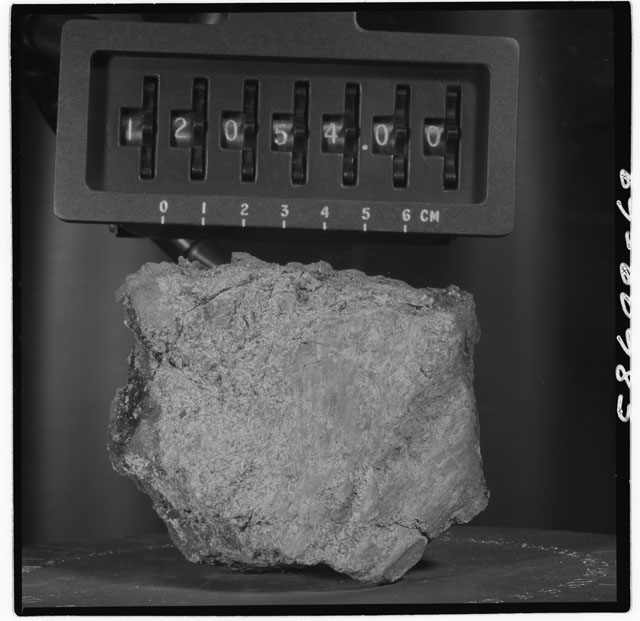 Black and white stereo photograph of Apollo 12 Sample 12054,0.