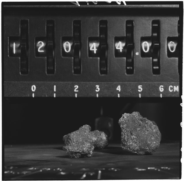 Black and white stereo photograph of Apollo 12 Sample 12044,0.
