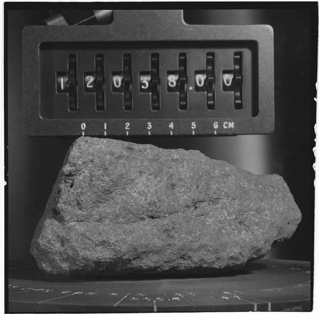 Black and white stereo photograph of Apollo 12 Sample 12038,0.