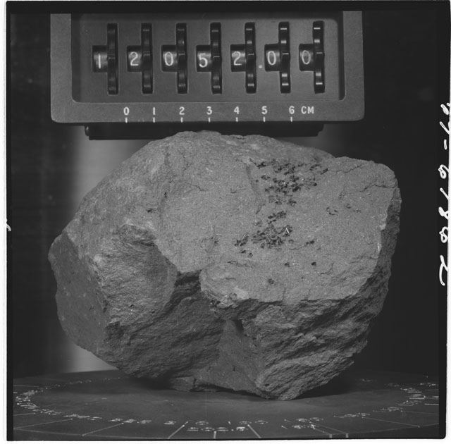 Black and white stereo photograph of Apollo 12 Sample 12052,0.