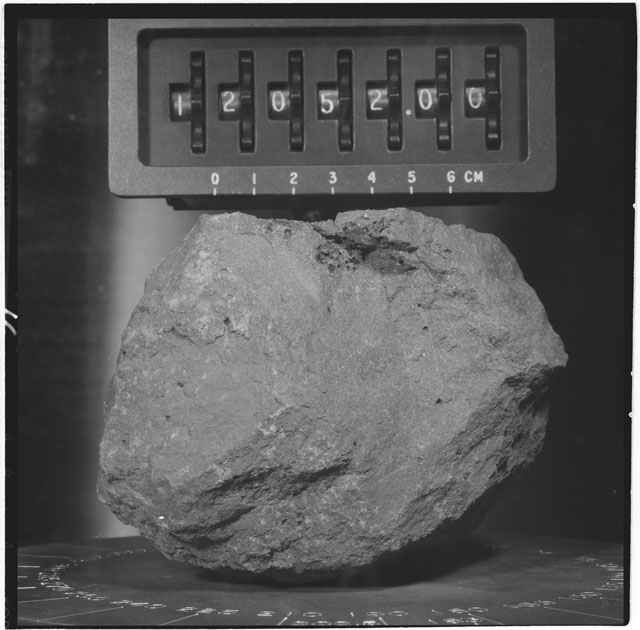 Black and white stereo photograph of Apollo 12 Sample 12052,0.