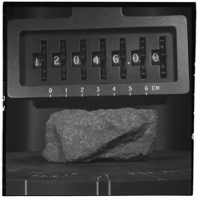 Black and white stereo photograph of Apollo 12 Sample 12046,0.