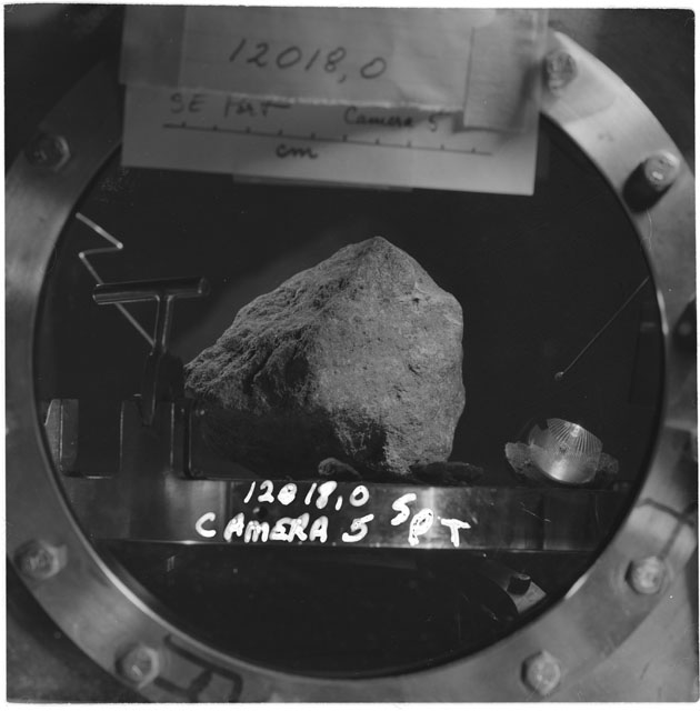 Black and white stereo photograph of Apollo 12 Sample 12018,0 using Camera V angle S.