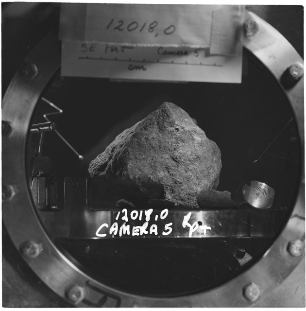 Black and white stereo photograph of Apollo 12 Sample 12018,0 using Camera V angle R.