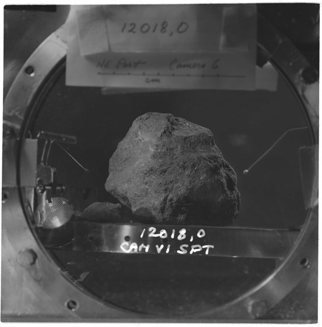 Black and white stereo photograph of Apollo 12 Sample 12018,0 using Camera VI angle S.