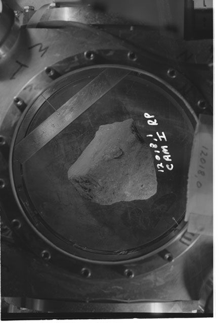 Black and white stereo photograph of Apollo 12 Sample 12018,0 using Camera I angle R.