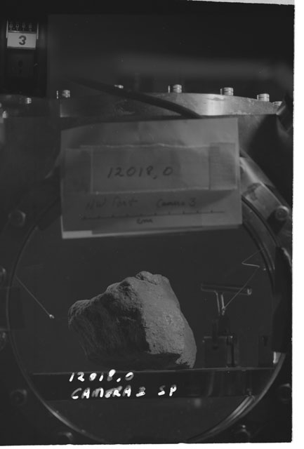 Black and white stereo photograph of Apollo 12 Sample 12018,0 using Camera III angle S.