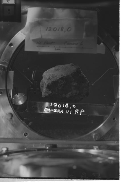 Black and white stereo photograph of Apollo 12 Sample 12018,0 using Camera VI angle R.