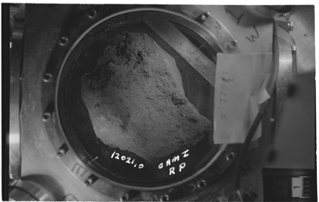 Black and white stereo photograph of Apollo 12 Sample 12021,0 using Camera I angle R.