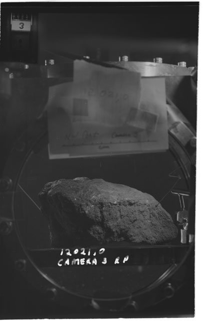 Black and white stereo photograph of Apollo 12 Sample 12021,0 using Camera III angle R.