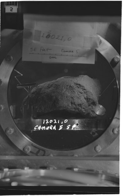 Black and white stereo photograph of Apollo 12 Sample 12021,0 using Camera V angle R.