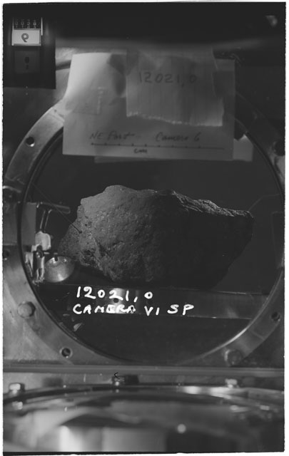 Black and white stereo photograph of Apollo 12 Sample 12021,0 using Camera VI angle S.