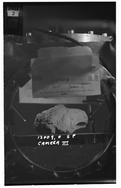 Black and white stereo photograph of Apollo 12 Sample 12009,0 using Camera III angle S.