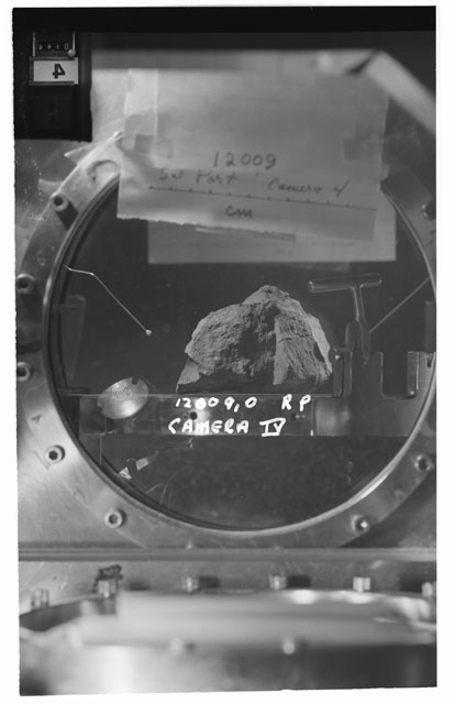 Black and white stereo photograph of Apollo 12 Sample 12009,0 using Camera IV angle R.