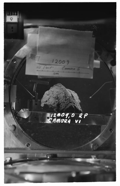 Black and white stereo photograph of Apollo 12 Sample 12009,0 using Camera VI angle R.