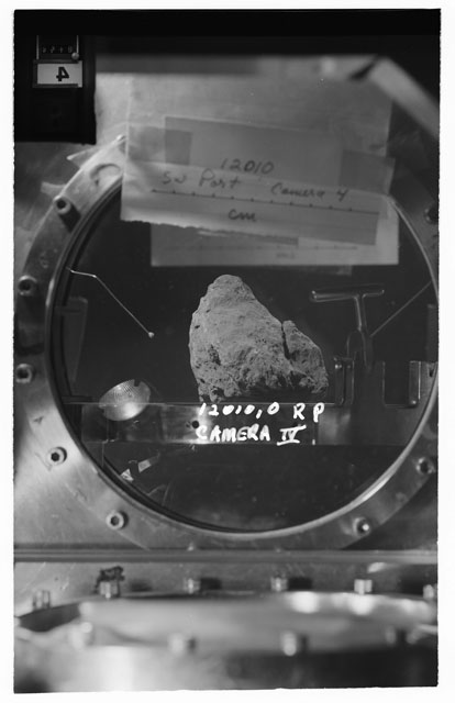 Black and white stereo photograph of Apollo 12 Sample 12010,0 using Camera IV angle R.