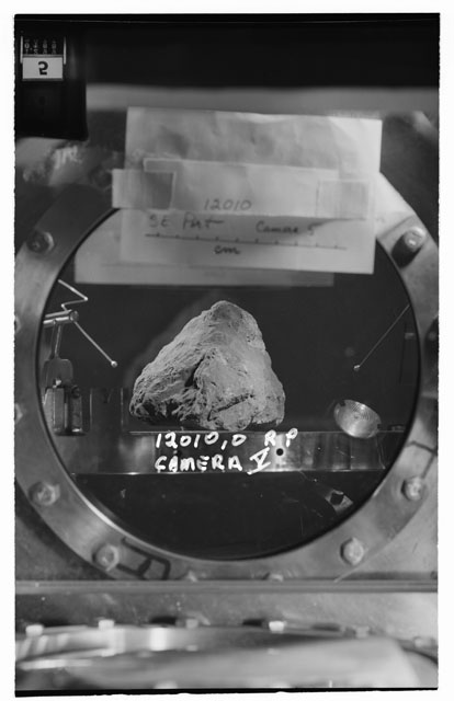 Black and white stereo photograph of Apollo 12 Sample 12010,0 using Camera V angle R.