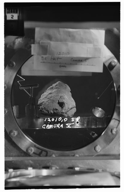 Black and white stereo photograph of Apollo 12 Sample 12010,0 using Camera V angle S.