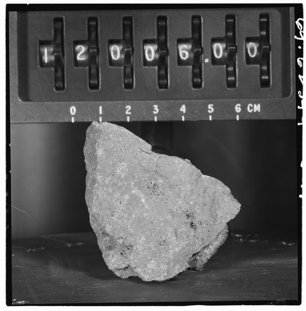 Black and white stereo photograph of Apollo 12 Sample 12006,0.