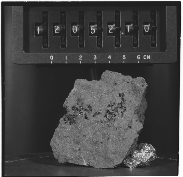 Black and white stereo photograph of Apollo 12 Sample 12052,1.