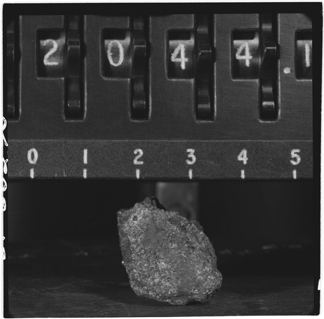 Black and white stereo photograph of Apollo 12 Sample 12044,1.