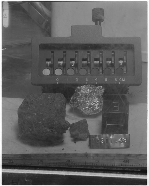 Black and white photograph of Apollo 14 Sample(s) 14311,26,48; Processing photograph displaying post chip sample with an orientation of T,E.