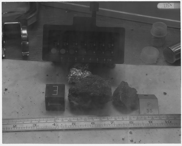Black and white photograph of Apollo 14 Sample(s) 14311,26,55; Processing photograph displaying post chip sample with an orientation of T,E.