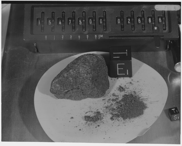 Inventory Photograph of Apollo 15 Sample(s) 15475