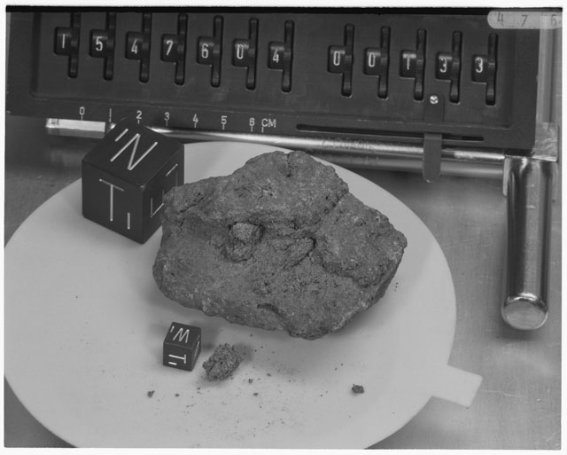Inventory Photograph of Apollo 15 Sample(s) 15476,04