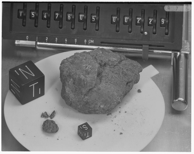 Inventory Photograph of Apollo 15 Sample(s) 15476,05