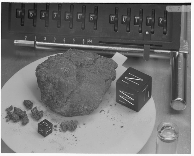 Inventory Photograph of Apollo 15 Sample(s) 15476,06