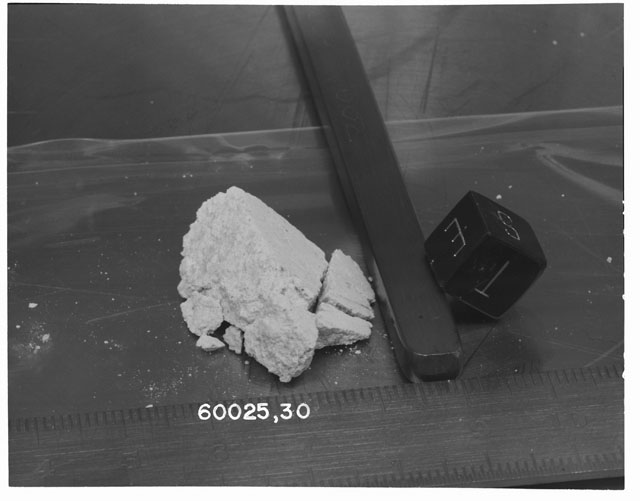 Black and white photograph of Apollo 16 Sample(s) 60025,30; Processing photograph displaying reconstruction with an orientation of T,S,E.
